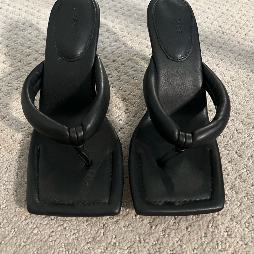 Trendy ASOS Flip Flop Heeled Sandals SZ 8
